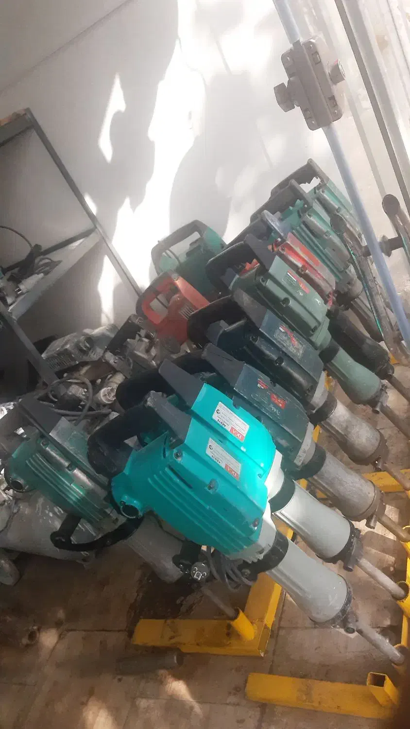 اجاره ابزار پرس لوله و تست همزن ویبره هیلتی|ابزارآلات|مشهد, عامل|دیوار