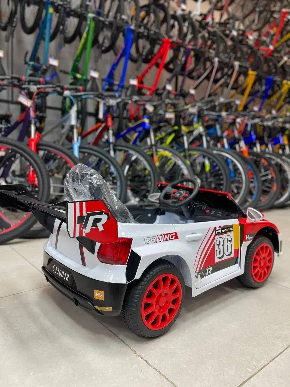 ماشین شارژی مسابقه ای کد C110018|اسباب‌بازی بچه|رشت, گلسار|دیوار