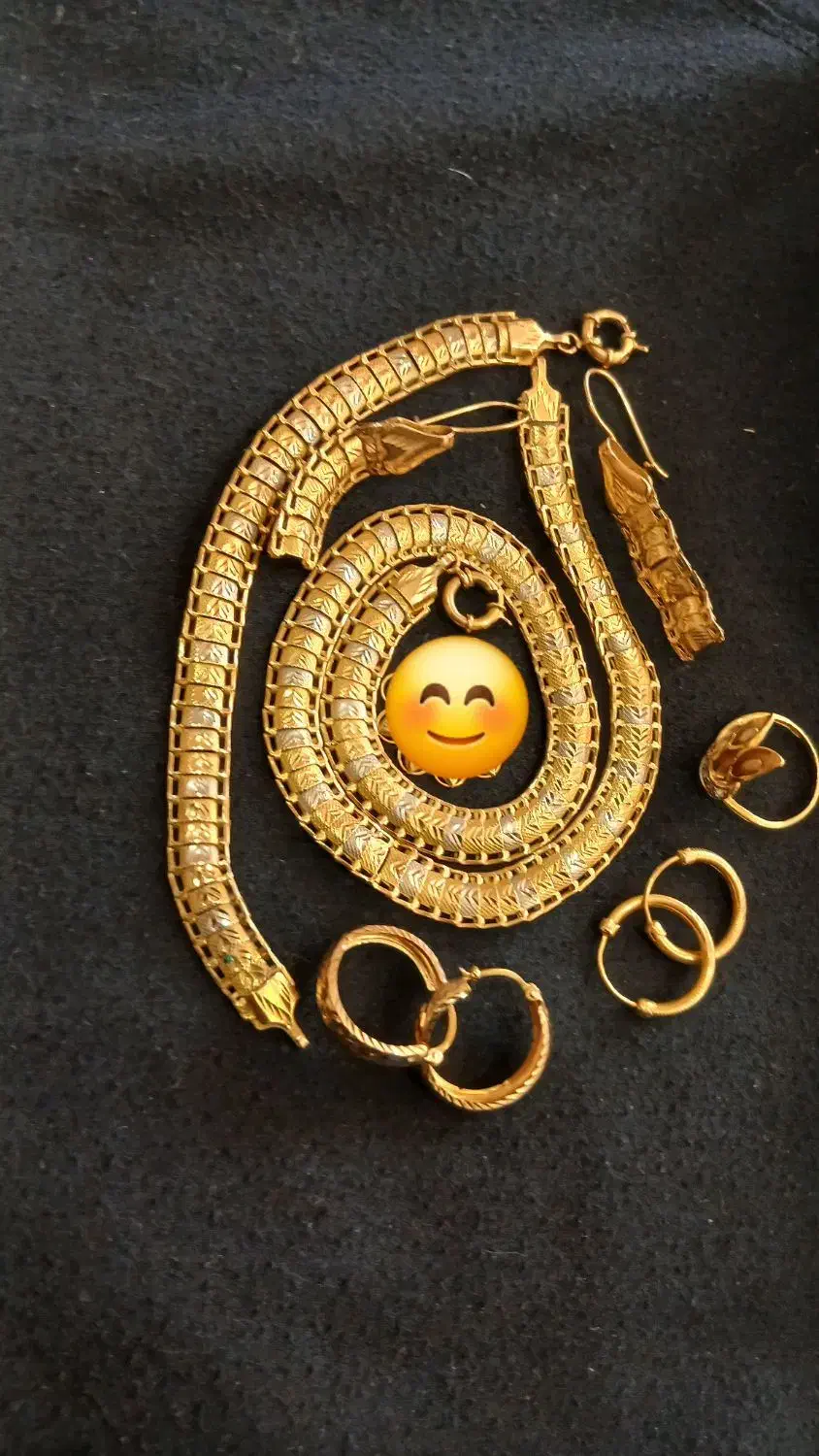 طلا در حد نو|جواهرات|بروجن, |دیوار