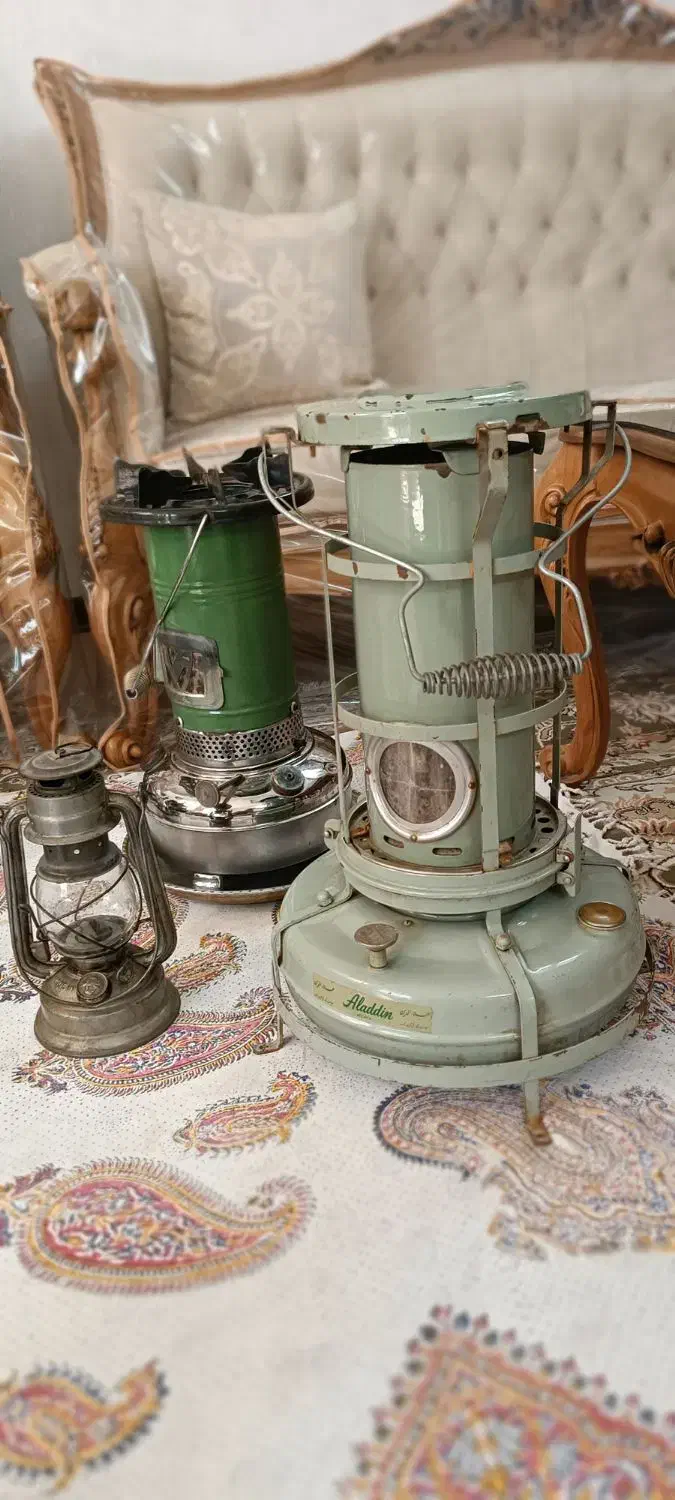 چراغ نفتی قدیمی|کلکسیون اشیاء عتیقه|برخوار, |دیوار