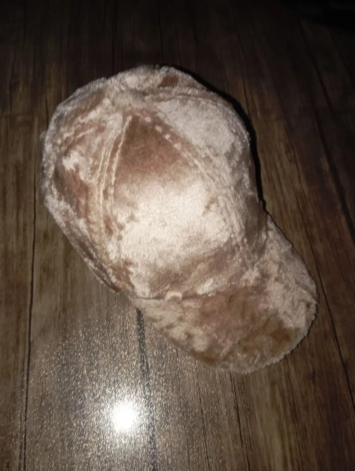 کلاه تدی|لباس|مشهد, امیر|دیوار