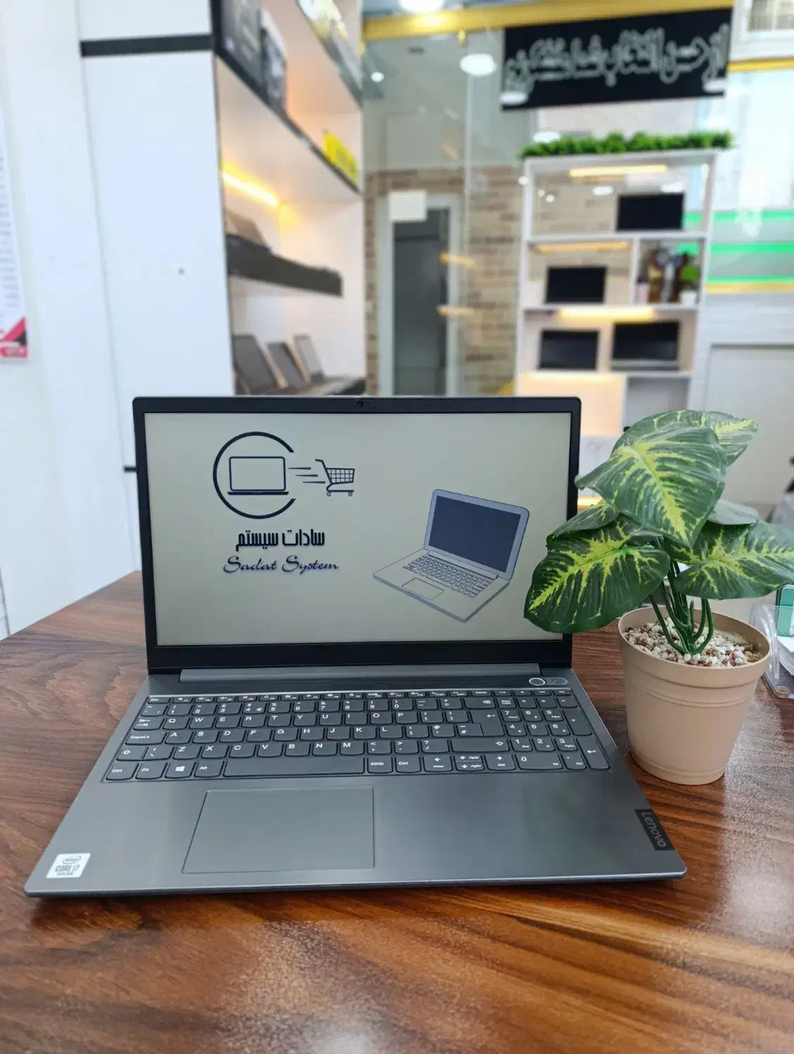 لپ تاپ لنوو i7 گرافیک مجزا مشابه نو شرایط ۱ ساله|رایانه همراه|کاشان, میدانگاه آقا|دیوار