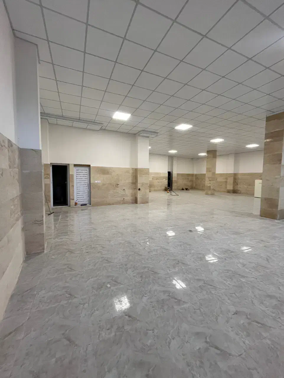 ۴۰۰متر فروشگاه/انبار/سوله|اجارهٔ مغازه و غرفه|رشت, سعدی (تختی)|دیوار