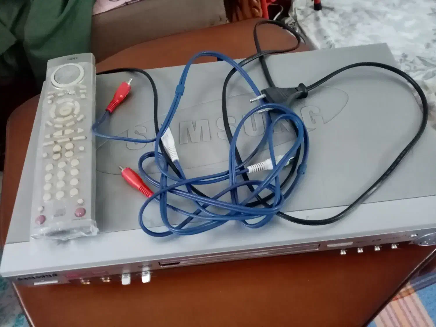 دستگاه سیدی|پخش‌کننده DVD و ویدیو|رباط‌کریم, رباط‌کریم|دیوار