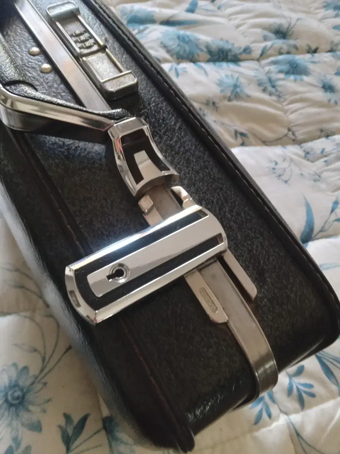 کیف آمریکان توریست اصل|کیف، کفش، کمربند|ارومیه, |دیوار