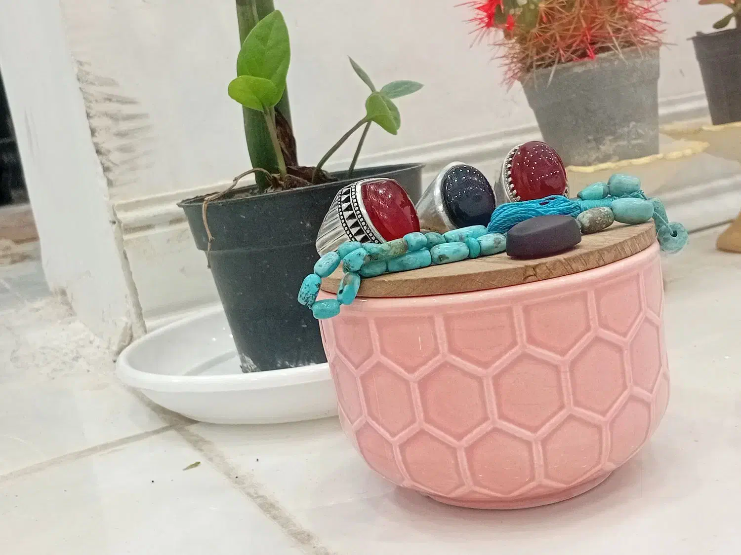 انگشتر و تسبیح|جواهرات|کارون, |دیوار