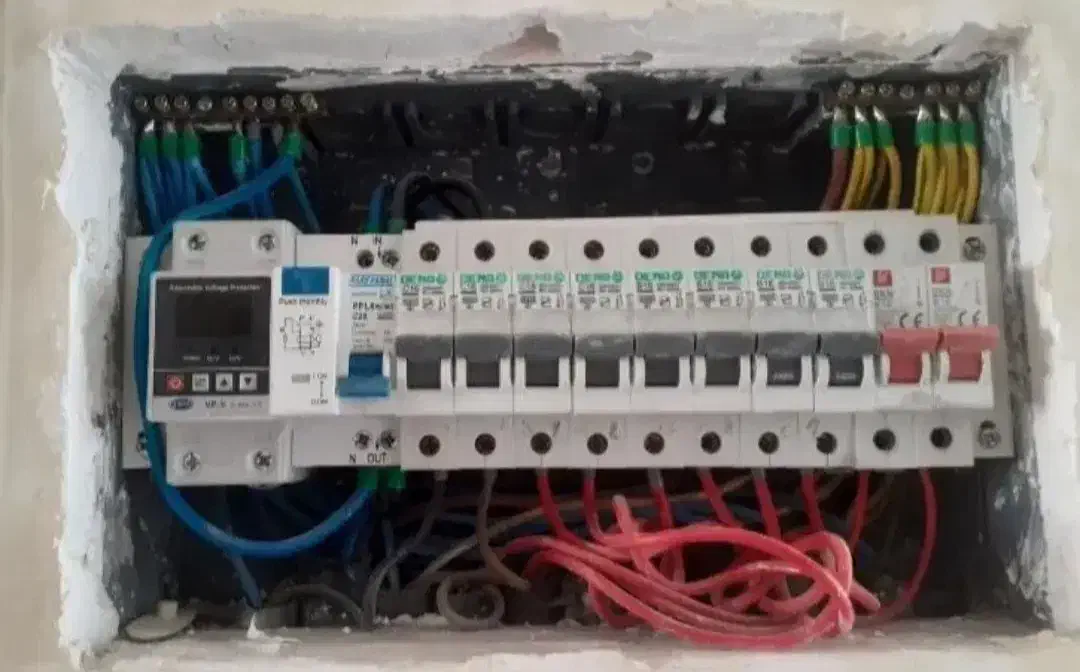 برق کار ساختمانی|خدمات پیشه و مهارت|زرندیه, |دیوار