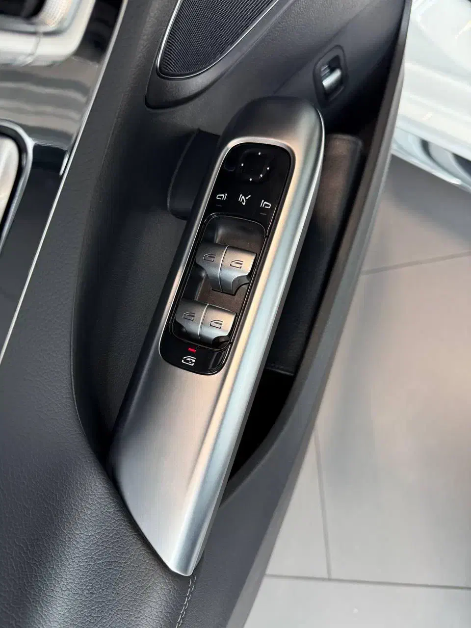 بنز C200L مدل2025 (واردات انواع خودرو پلاک ملی)|خودرو سواری و وانت|تهران, جماران (نیاوران)|دیوار