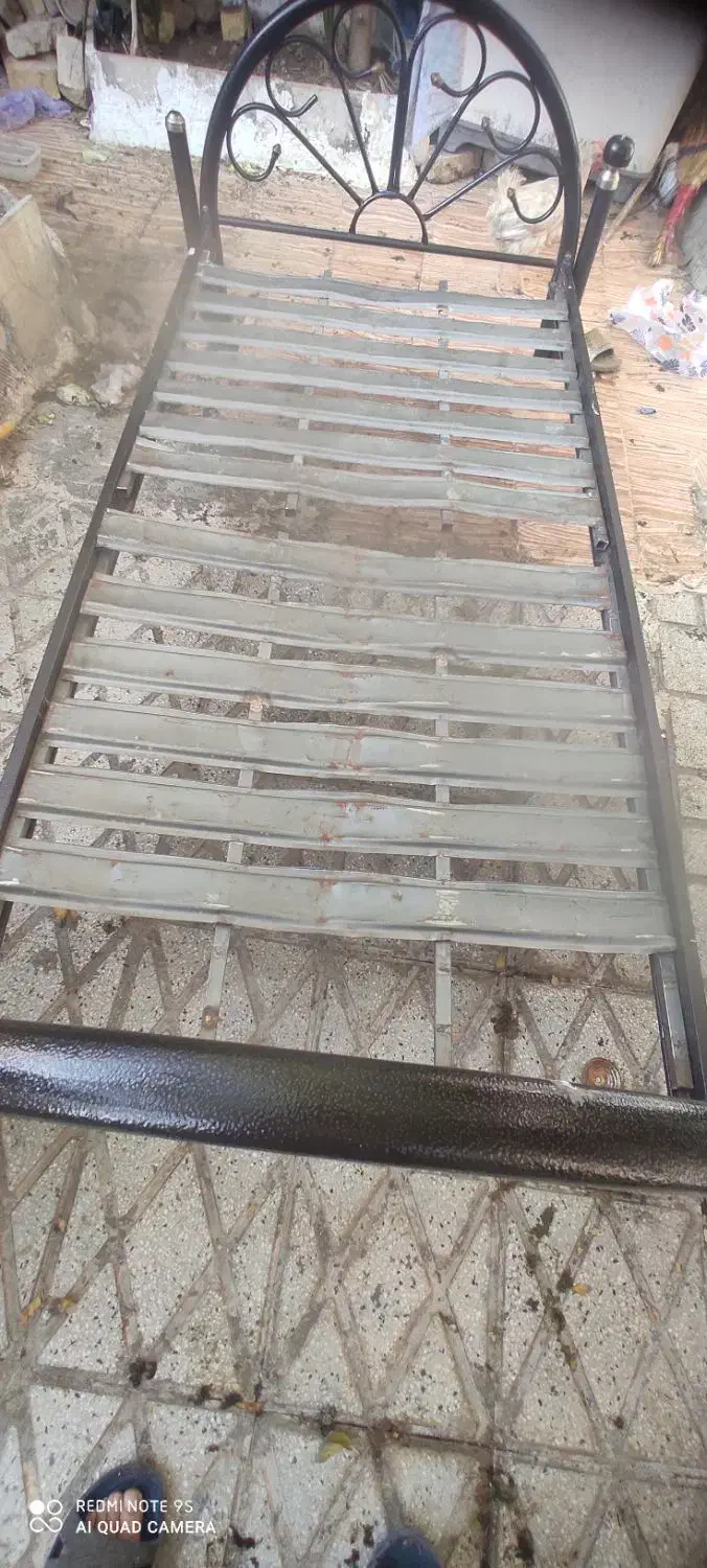 تخت فرفوژه فلزی|تخت و سرویس خواب|شیراز, شهرک سعدی|دیوار