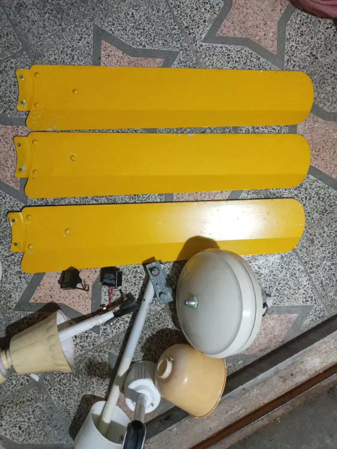 پنکه سقفی دوتا .موتور سنگین و ارشیا ناسیونال|پنکه و تصفیهکنندهٔ هوا|رشت, حمیدیان|دیوار