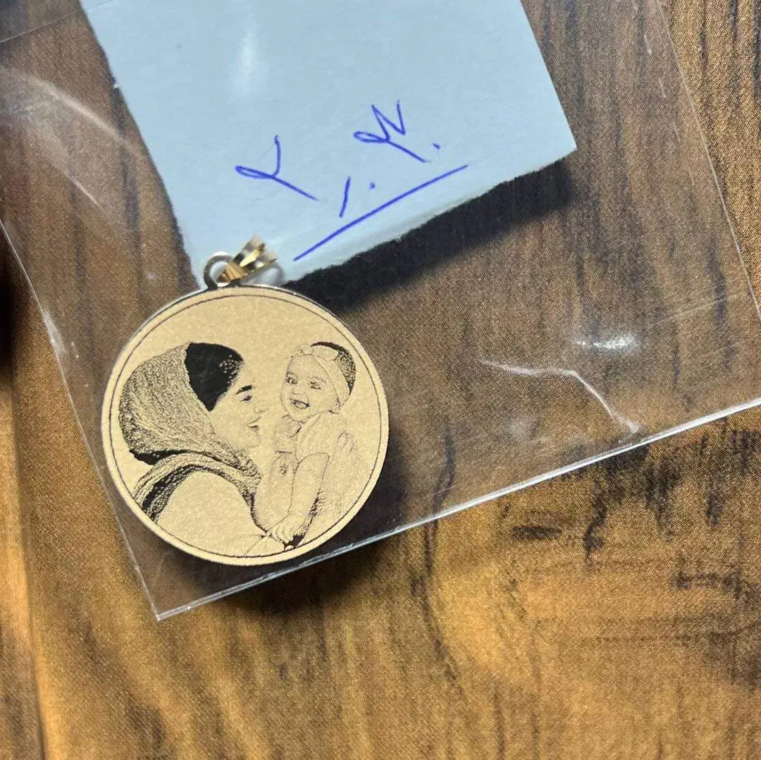 پلاک طلا ، حکاکی چهره (ویژه یلدا)|جواهرات|تهران, شهرک ولیعصر شمالی|دیوار