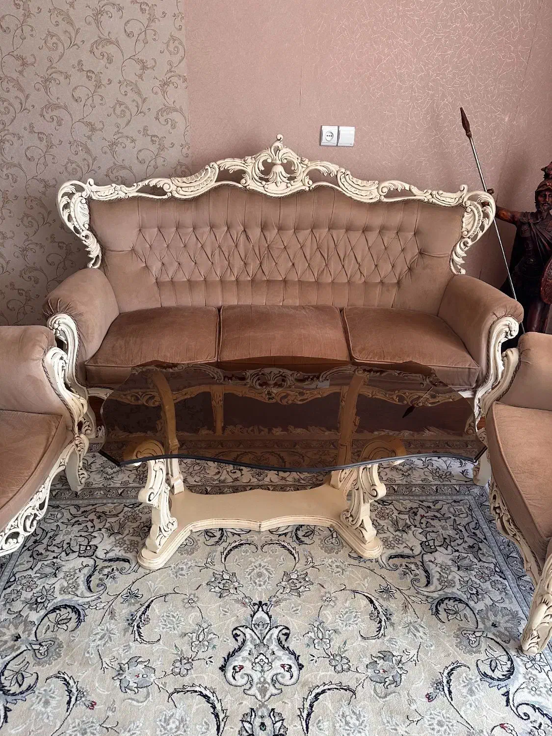 مبل کلاسیک  ۹ نفره درحد نو|مبلمان خانگی و میز عسلی|شاهین‌شهر, بنیاد ازدواج|دیوار