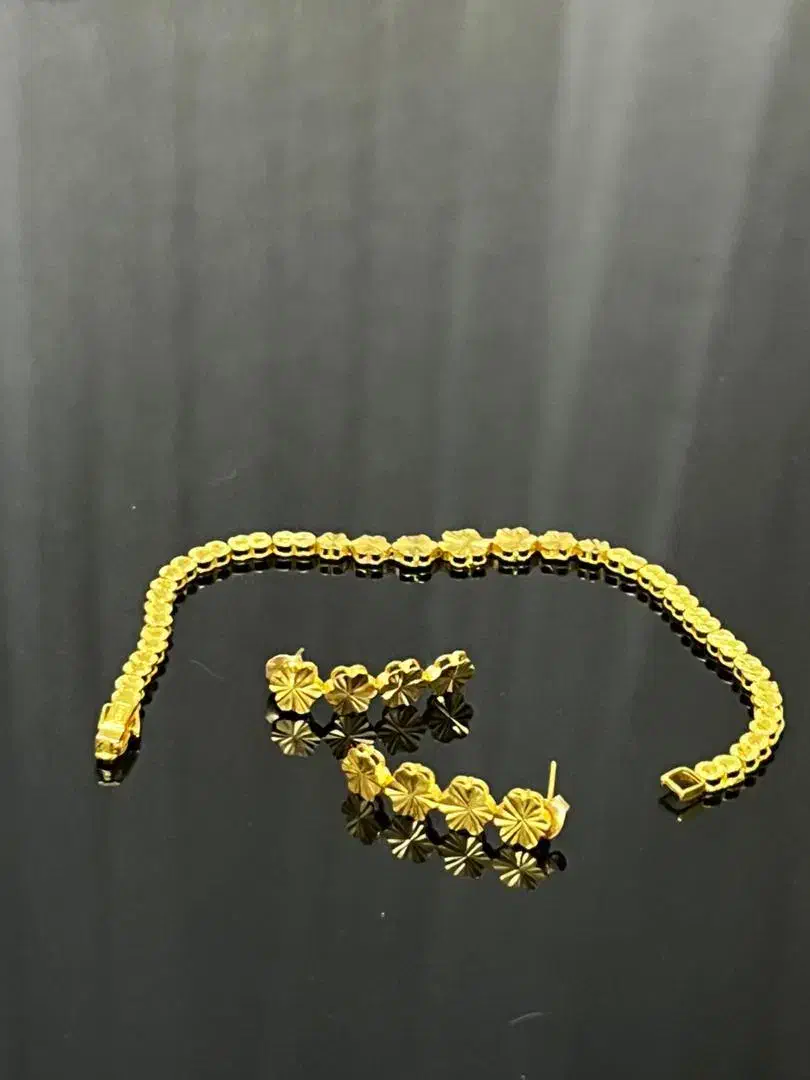 طلا|جواهرات|شاهین‌شهر, اقبال لاهوری|دیوار