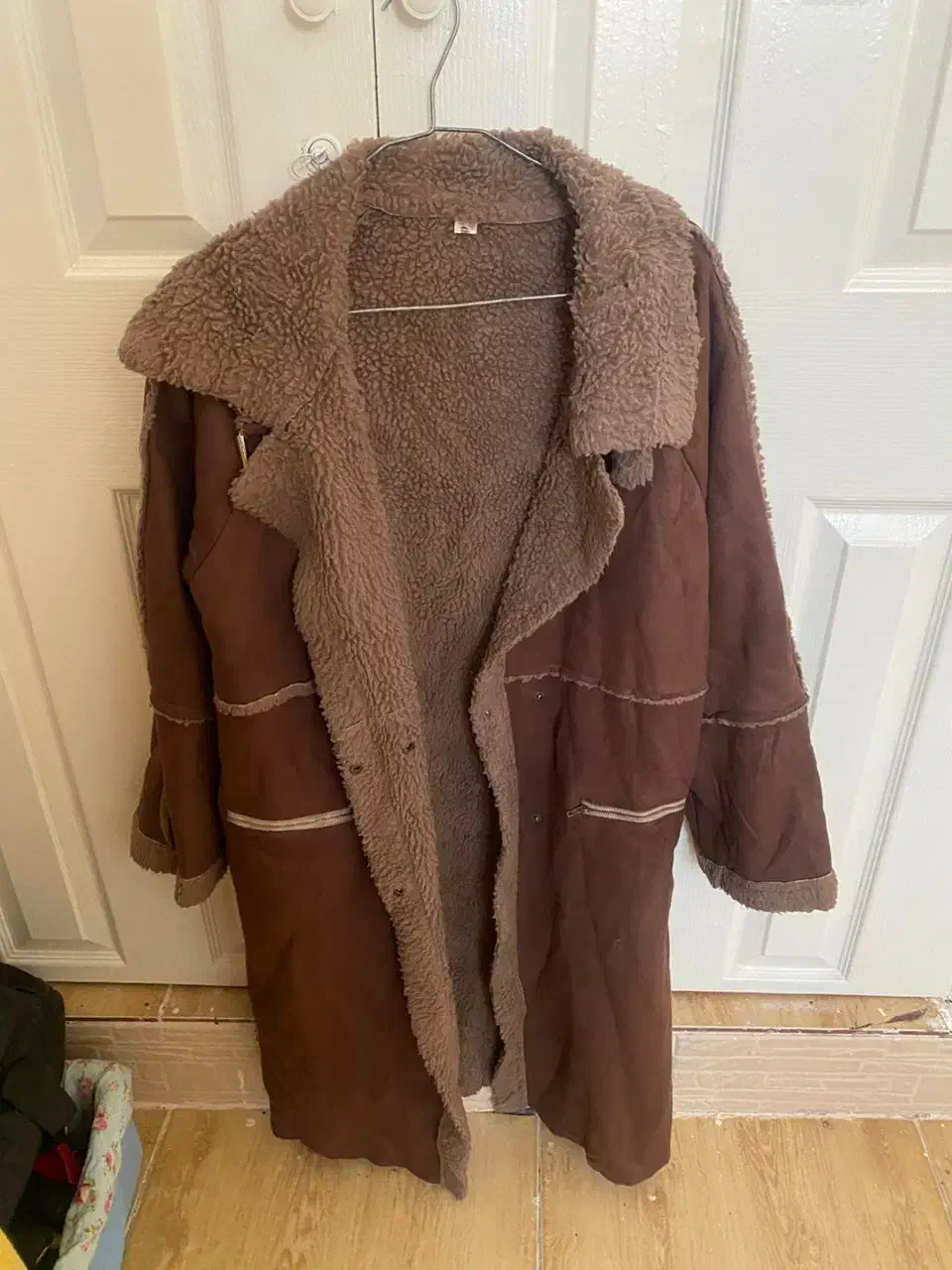 پالتو بوفالو|لباس|صدرا-فارس, فاز ۱|دیوار