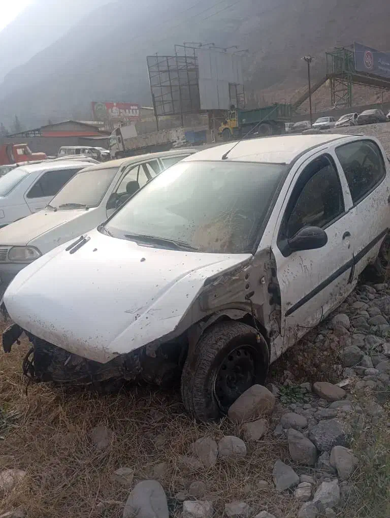 خودرو 206 تیپ 2 مدل 96 تصادفی|خودرو سواری و وانت|تهران, شهرک صادقیه|دیوار