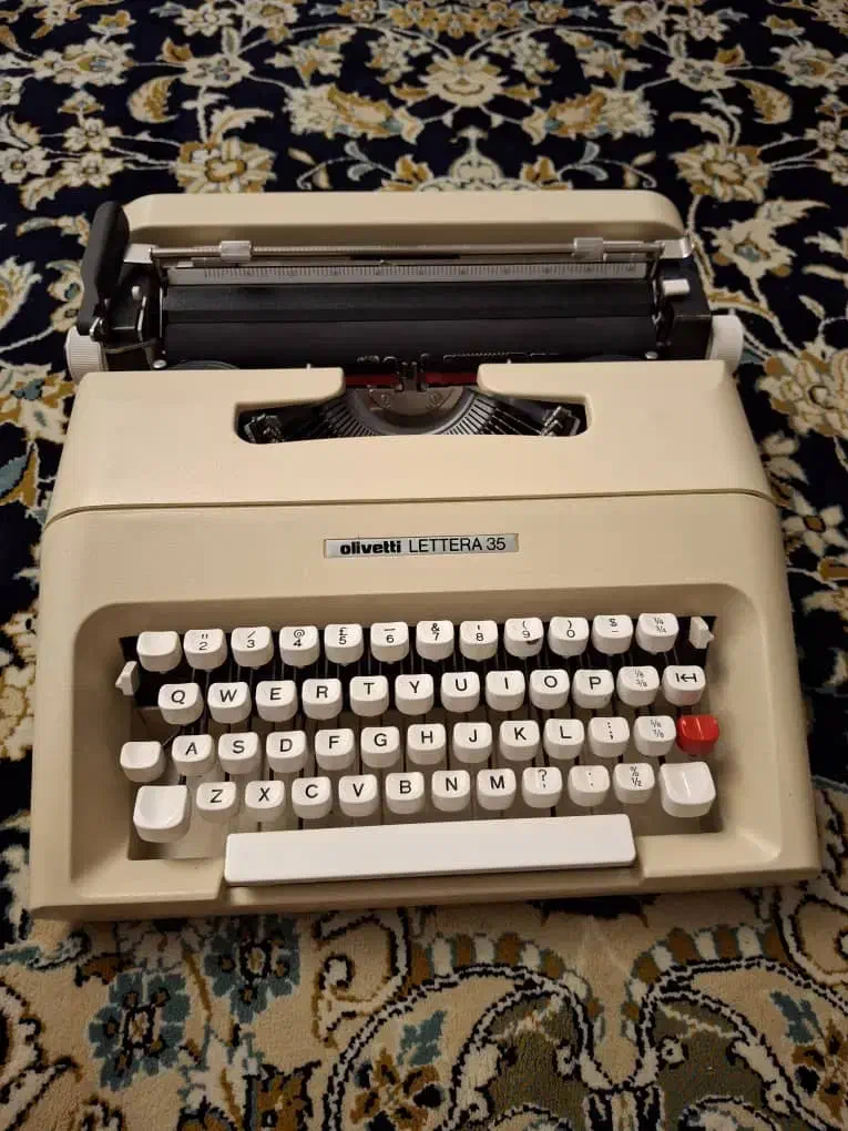 ماشین تایپ olivitti|کلکسیون اشیاء عتیقه|تهران, پونک|دیوار