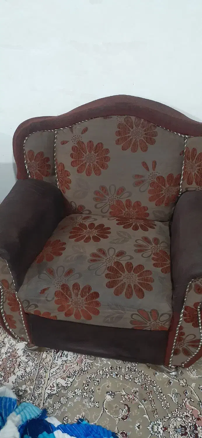 مبل ۷نفره|مبلمان خانگی و میز عسلی|رشت, پاره بیجار|دیوار