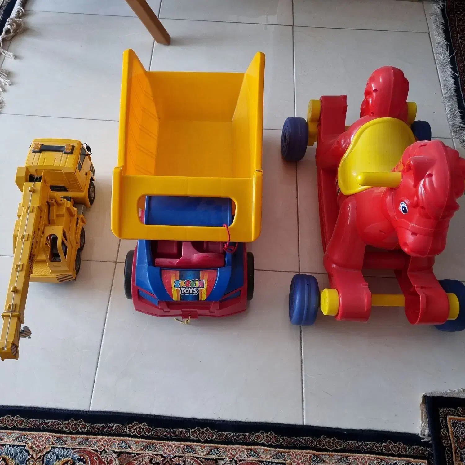 تعداد زیادی اسباب بازی و مقداری وسایل سیسمونی|اسباببازی|همدان, |دیوار