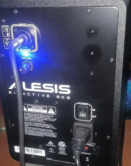 اسپیکر استودیویی مانیتورینگ alesisi m1active mk3|سیستم صوتی خانگی|قرچک, شهرک طلائیه|دیوار