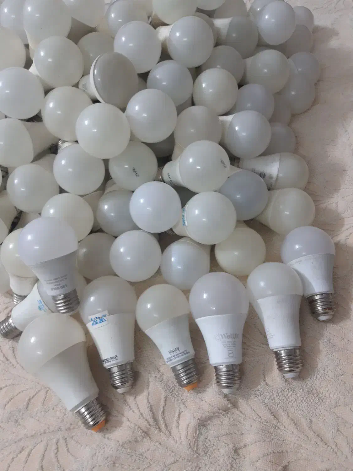 لامپ کارکرده سالم|سایر لوازم برقی|قم, نیروگاه|دیوار