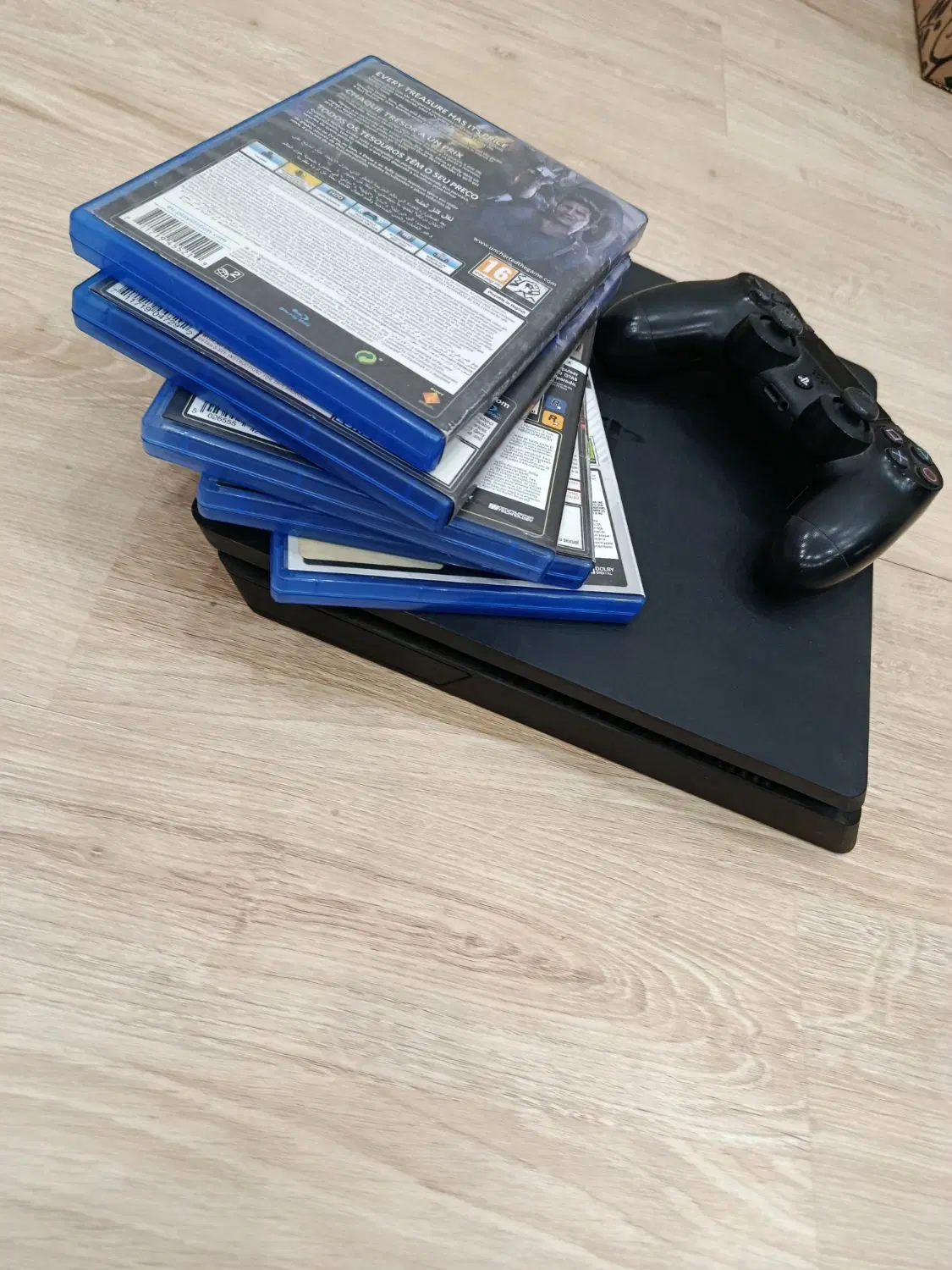 ps4 slim|کنسول، بازی ویدئویی و آنلاین|شیراز, قدوسی شرقی|دیوار