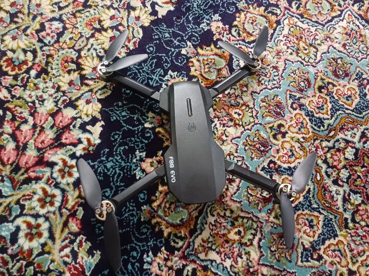 پهپاد مشکی|دوربین عکاسی و فیلم‌برداری|گلبهار, شهر جدید گلبهار|دیوار