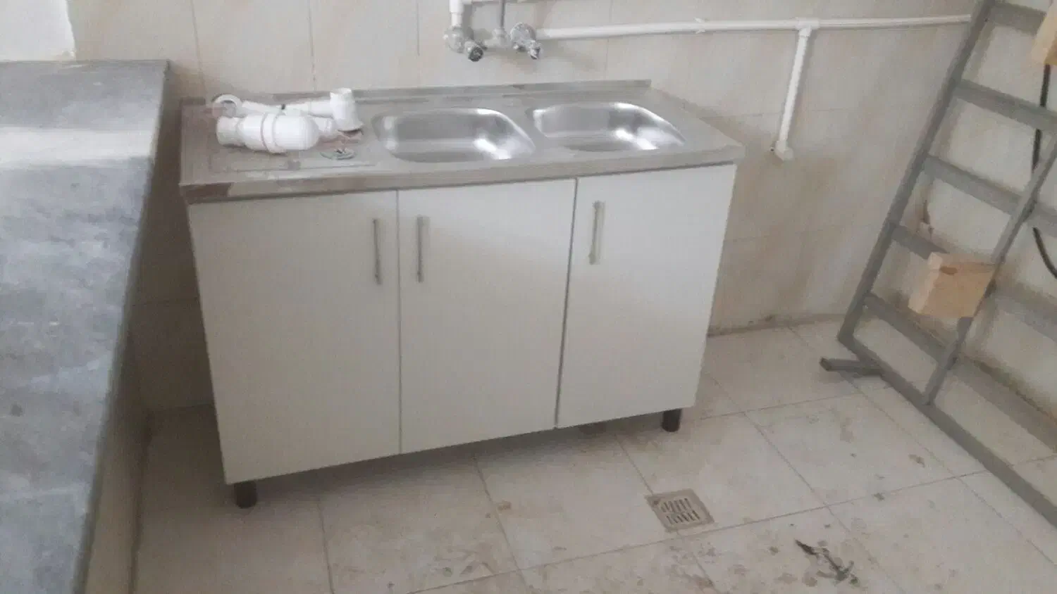 سینک اخوان اب چکان|آبچکان و نظمدهنده ظروف|رباطکریم, وهن آباد|دیوار