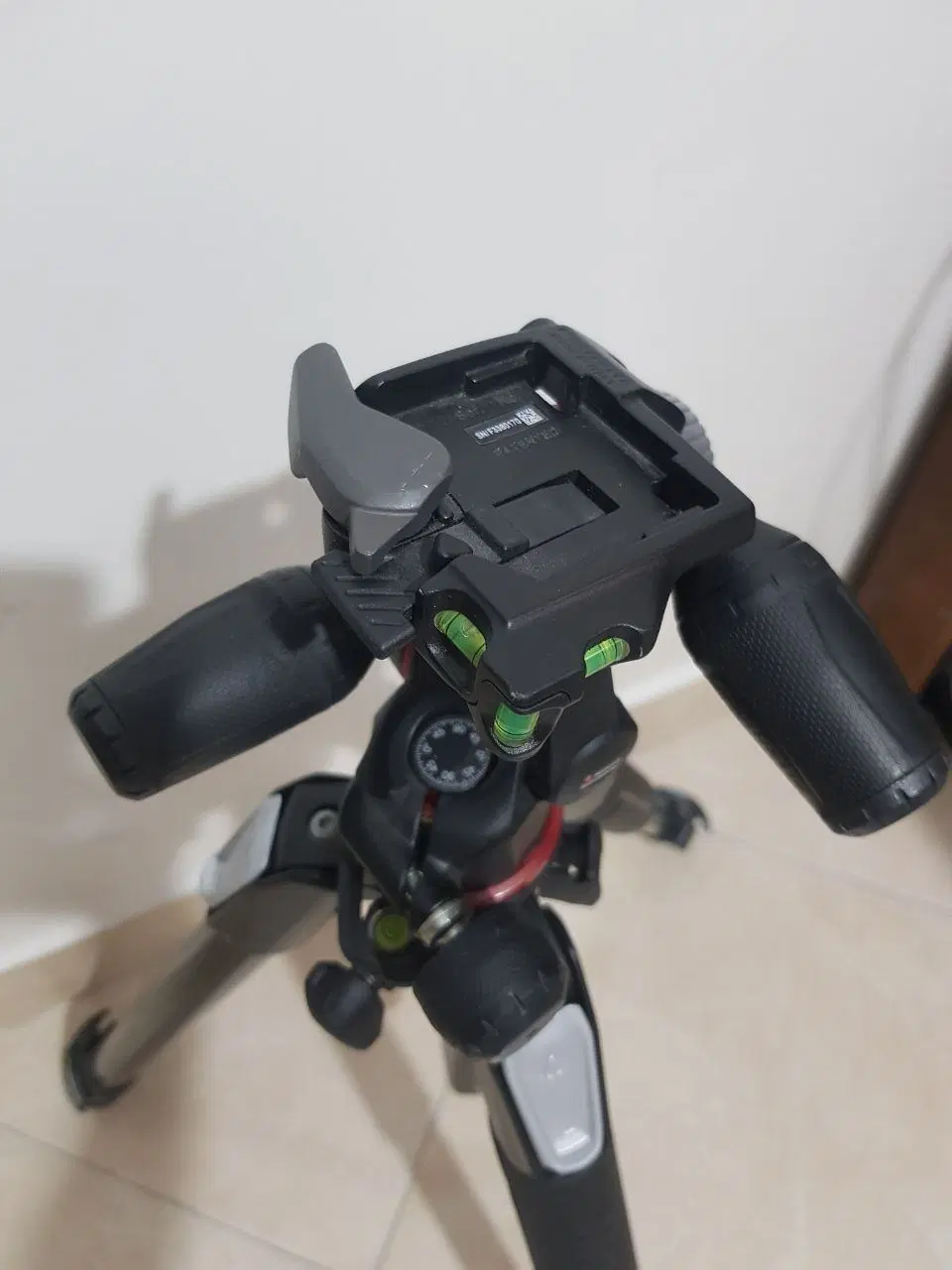 سه پایه مانفروتو Manfrotto MK055XPRO3-3W|دوربین عکاسی و فیلمبرداری|تهران, سلسبیل شمالی|دیوار
