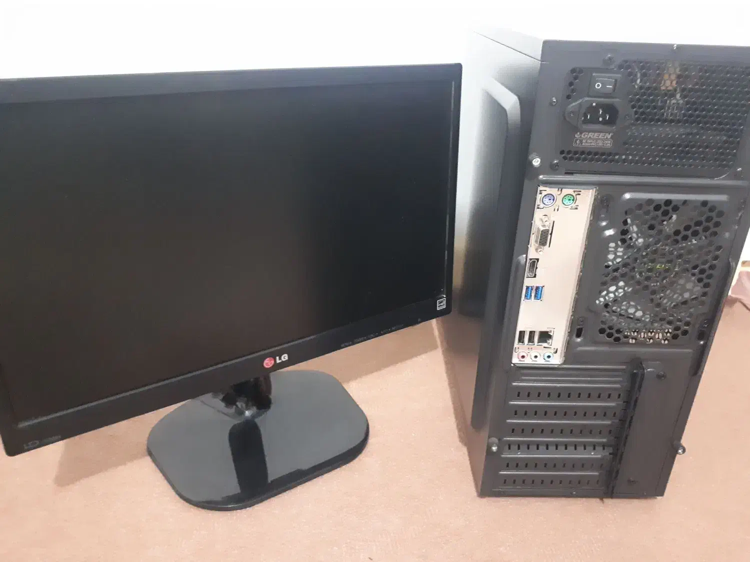 کامپیوتر|رایانه رومیزی|کبودرآهنگ, |دیوار