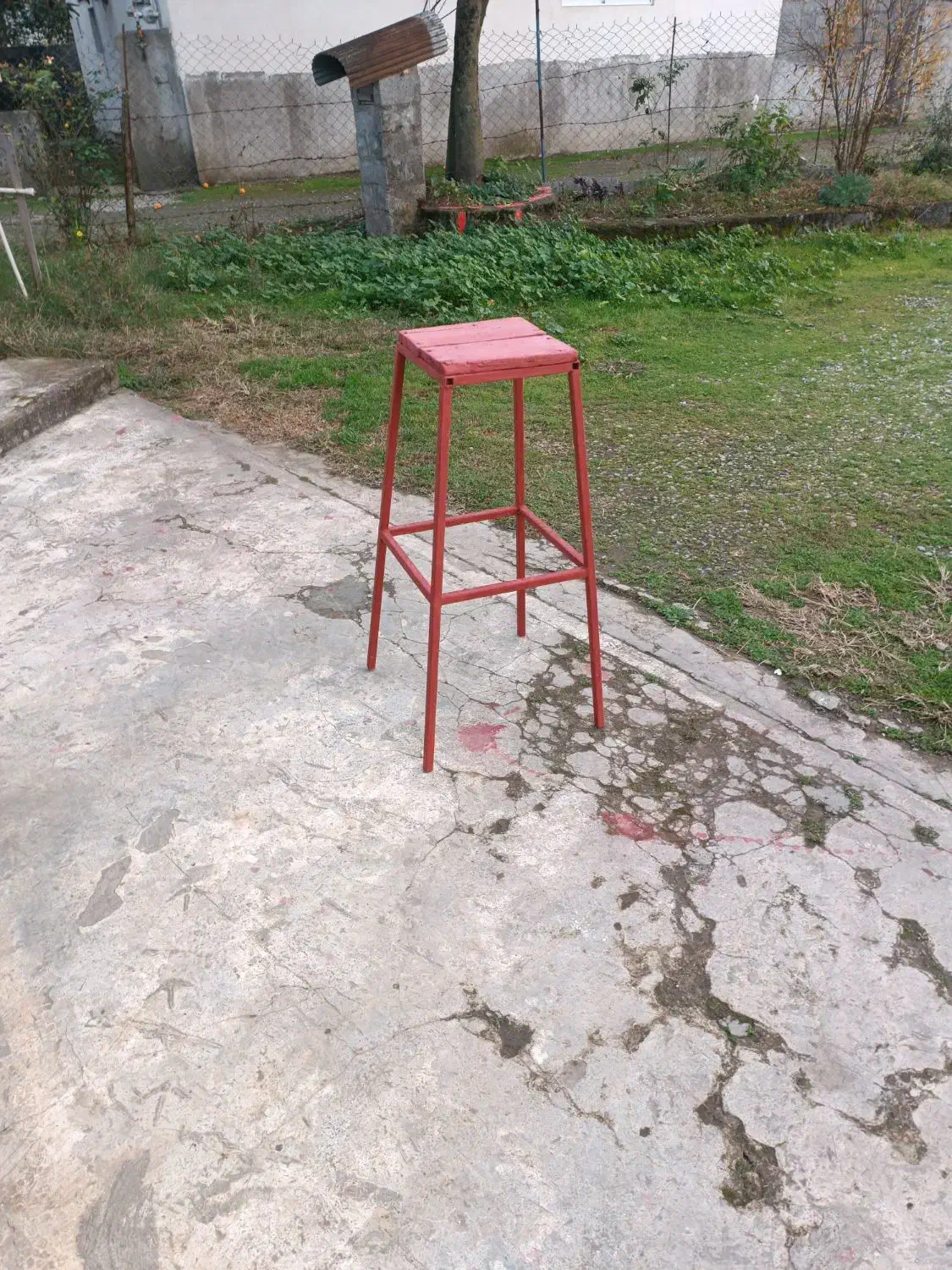 چهار پایه چکی داده میشود|ابزارآلات|تالش, هشتپر|دیوار