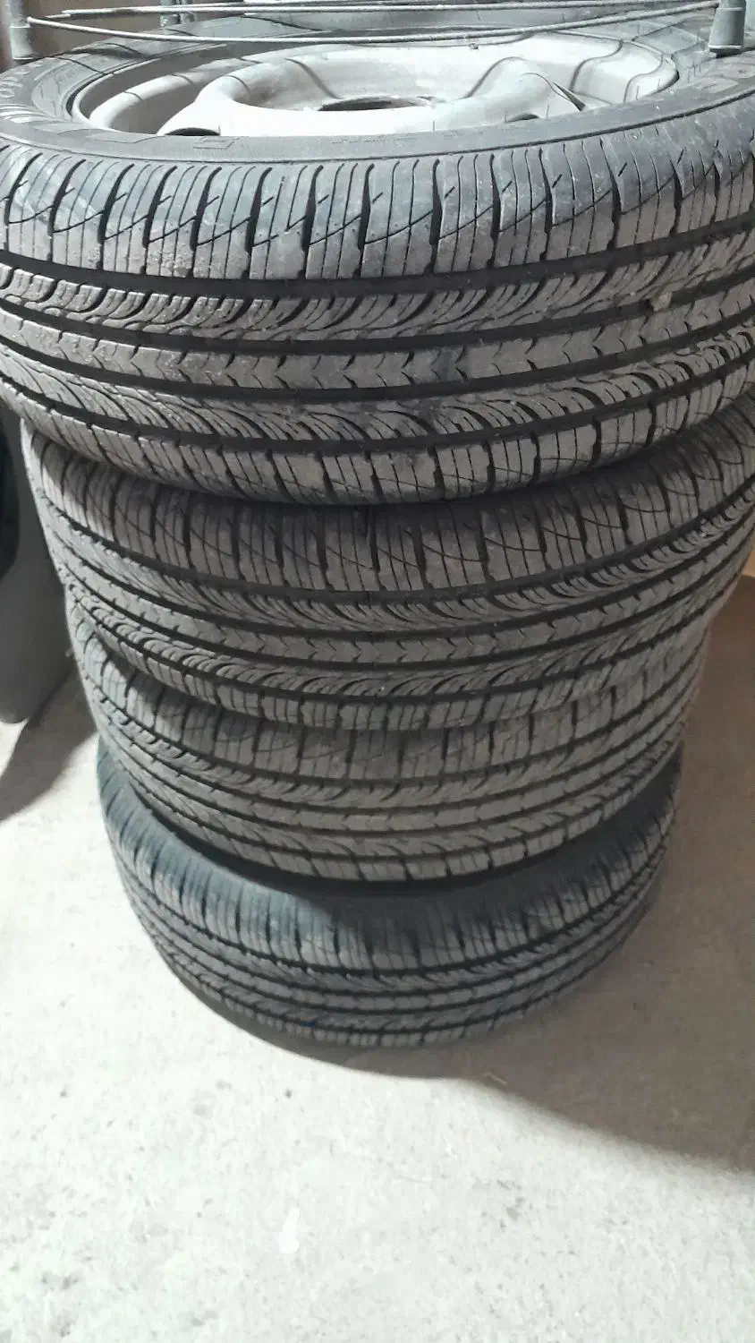 لاستیک درحد نو میباشد|قطعات یدکی و لوازم جانبی|رودسر, |دیوار