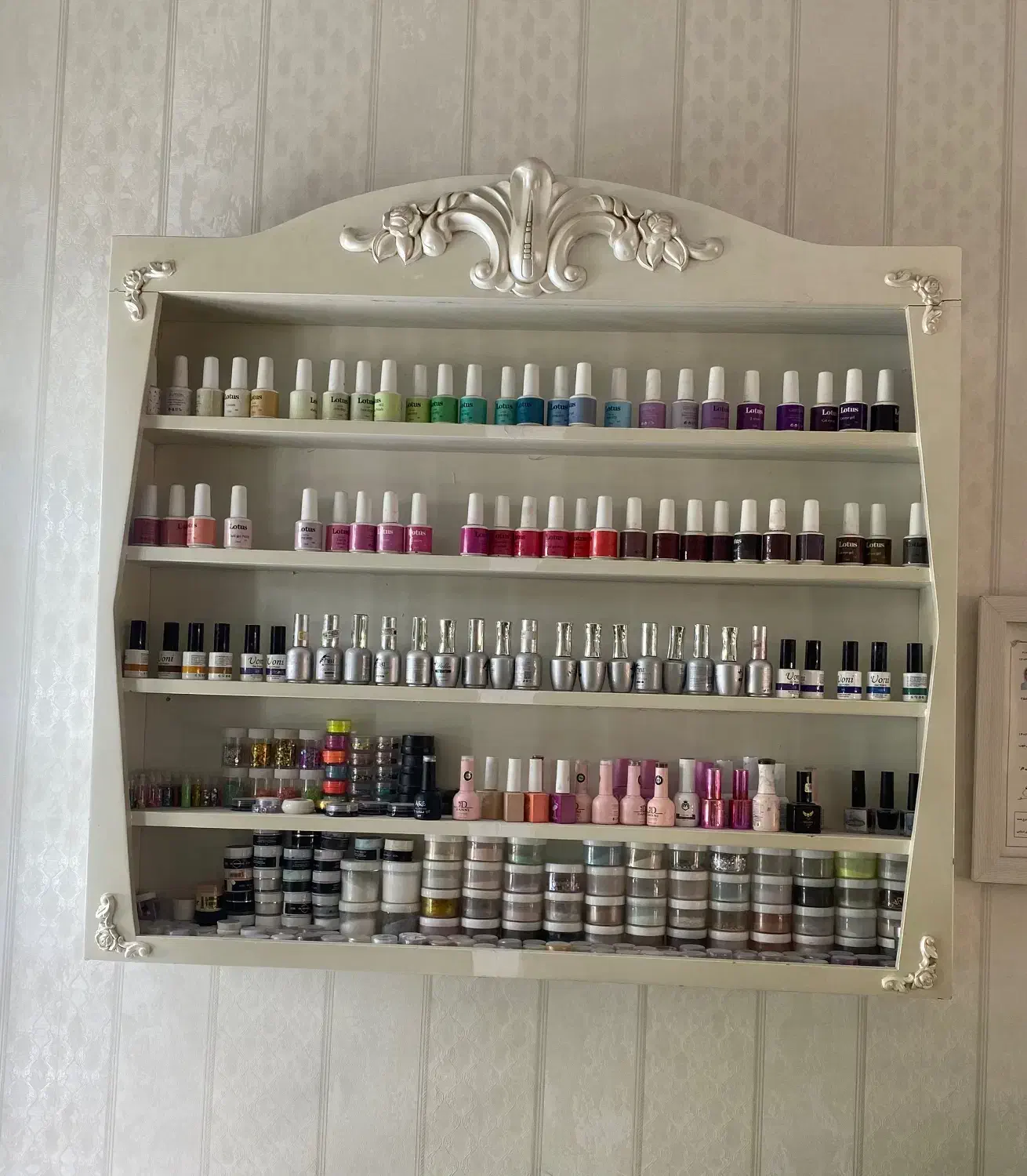 ۲ عدد استند دیواری ناخن|آرایشگاه و سالن‌های زیبایی|رشت, استادسرا|دیوار