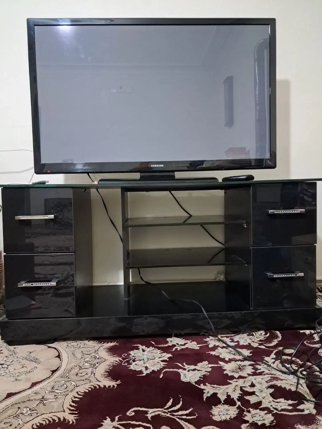 میز تلویزیون|میز تلویزیون|هشتگرد, هشتگرد قدیم|دیوار