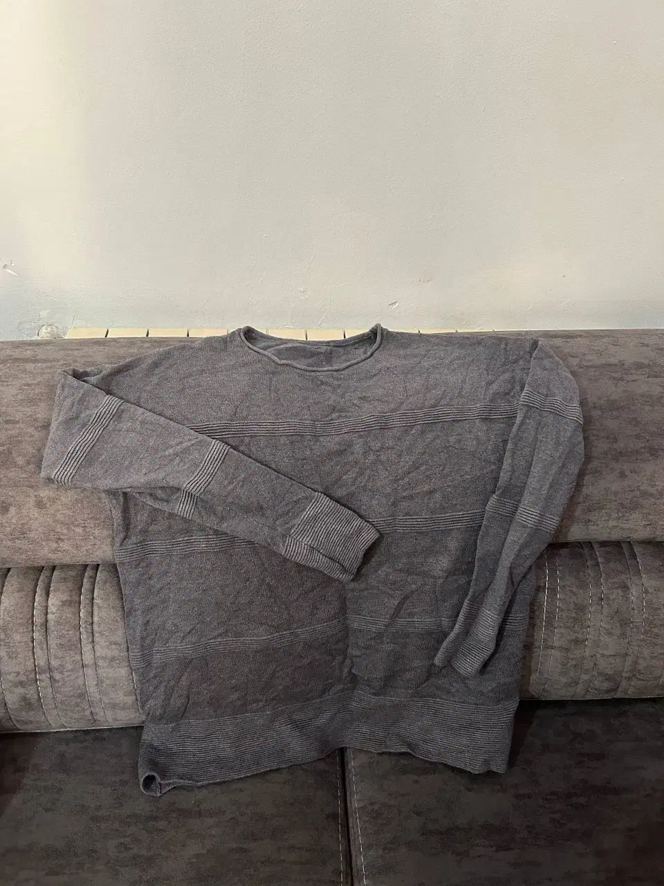 تعدادی لباس پالتو کاپشن بلوز شال کلاهش شومیز|لباس|اندیشه, اندیشه فاز ۱|دیوار