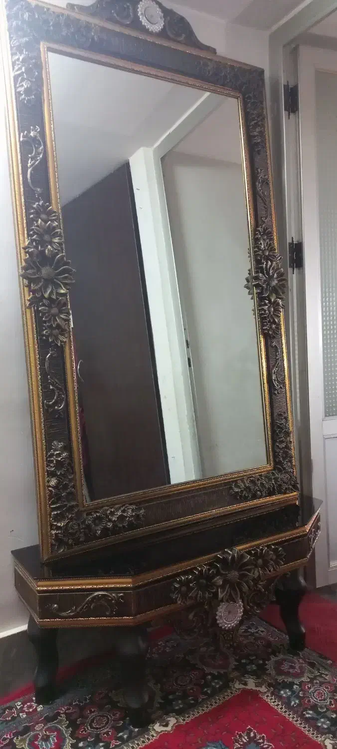 میز و آینه|آینه|قم, نیروگاه|دیوار