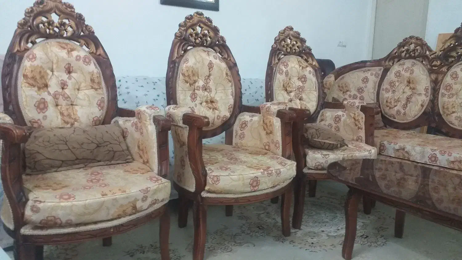 فروش یک دست مبل سلطنتی بسیار تمیز|مبلمان خانگی و میز عسلی|کاشان, آیت الله سعیدی|دیوار
