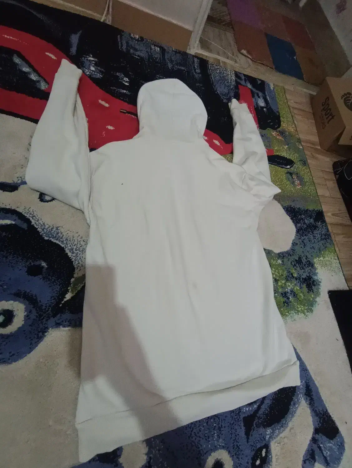 هودی سفید|لباس|رشت, پاره بیجار|دیوار