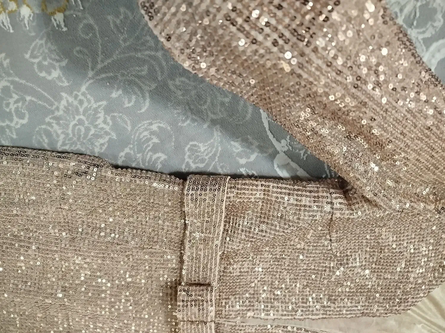 پوشاک|لباس|باسمنج, |دیوار