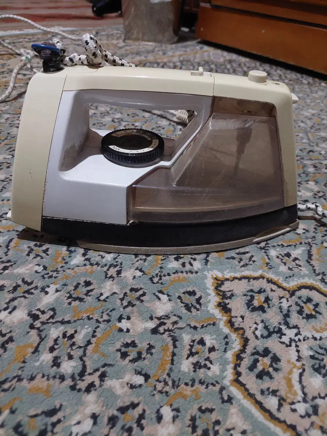 اتو جنس خوب|اتو و لوازم اتو|شیراز, تندگویان|دیوار