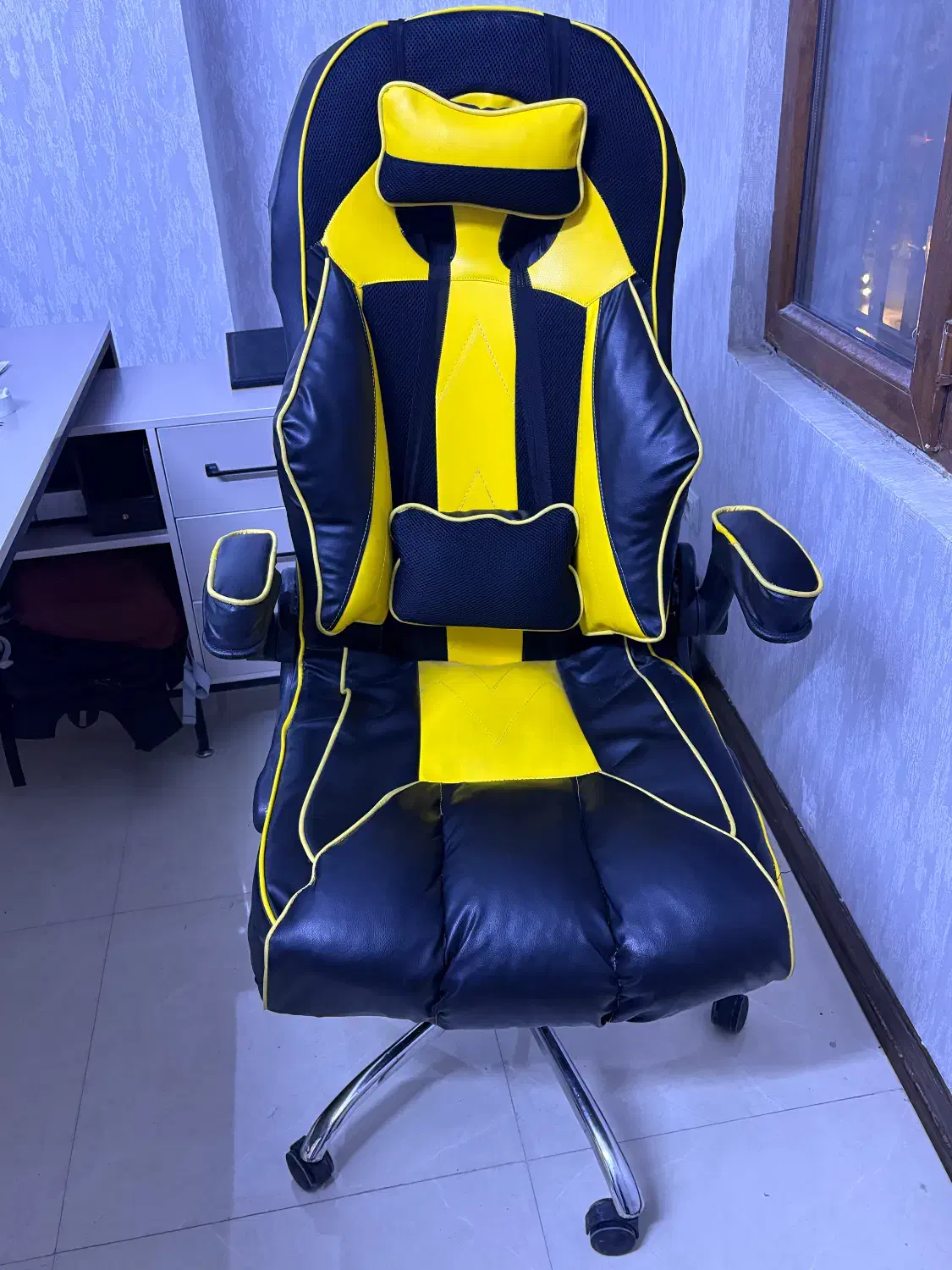 صندلی گیمنگ در حد نو بدون پارگی و ترک خوردگی|مبلمان اداری|شهریار, شهریار|دیوار