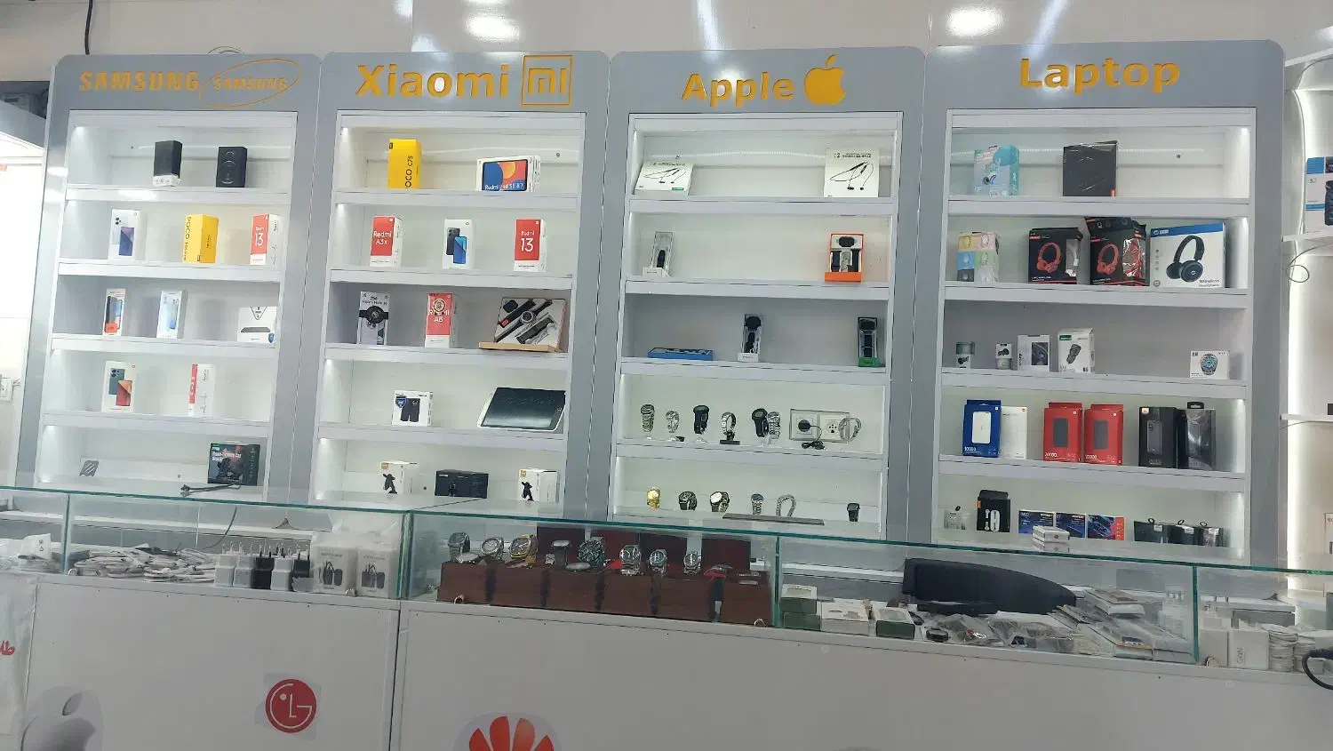 فروش دکوراسیون موبایلی|فروشگاه و مغازه|دوگنبدان, |دیوار