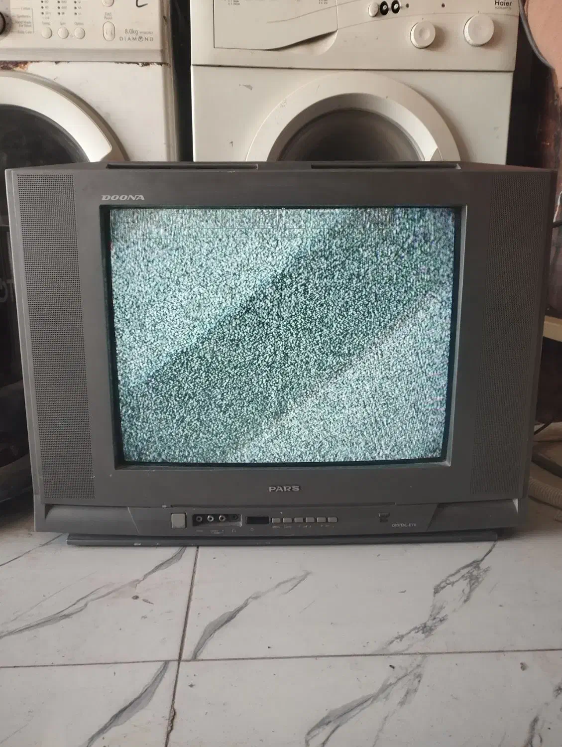 تلوزیون 21.اینچ سالم تمیز|تلویزیون و پروژکتور|لردگان, |دیوار