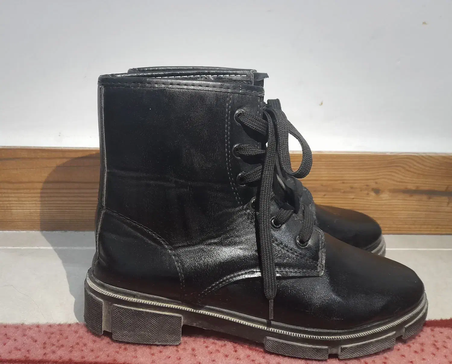 کفش|کیف، کفش، کمربند|بندر ماهشهر, |دیوار