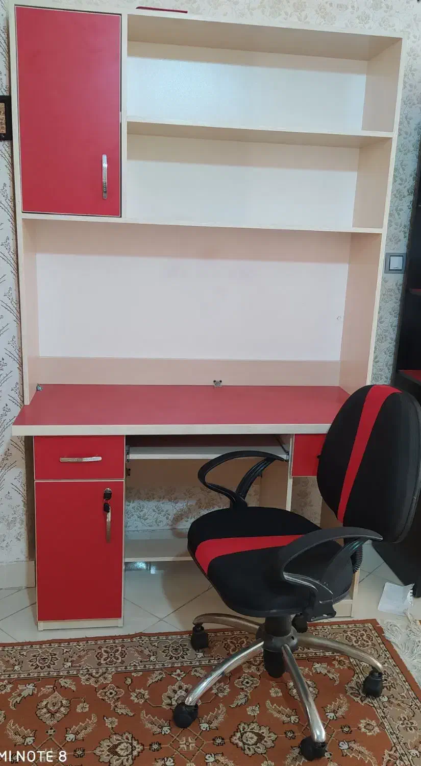 میز تحریر و صندلی جک دار کاملا سالم و نو نو|میز تحریر و کامپیوتر|هشتگرد, فاز ۲ مهستان|دیوار