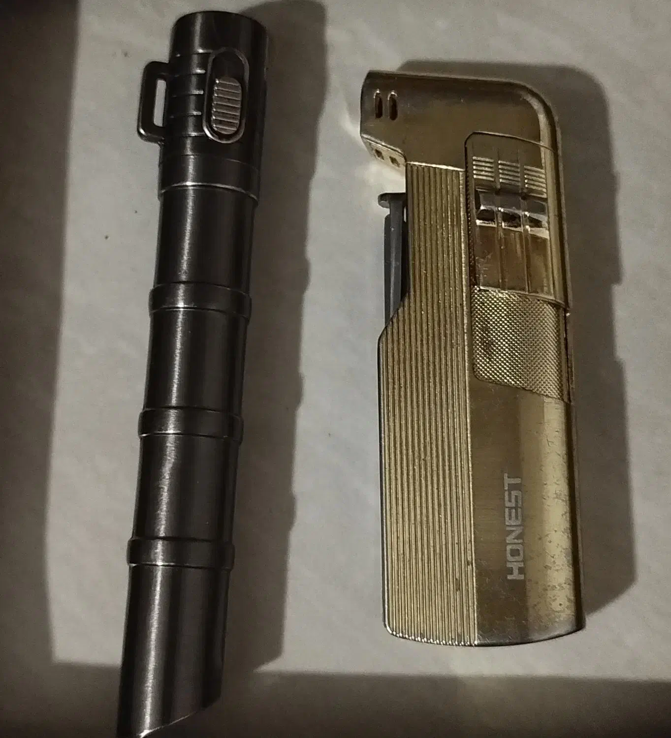 فندک اتمی|کلکسیون اشیاء عتیقه|قم, انسجام|دیوار