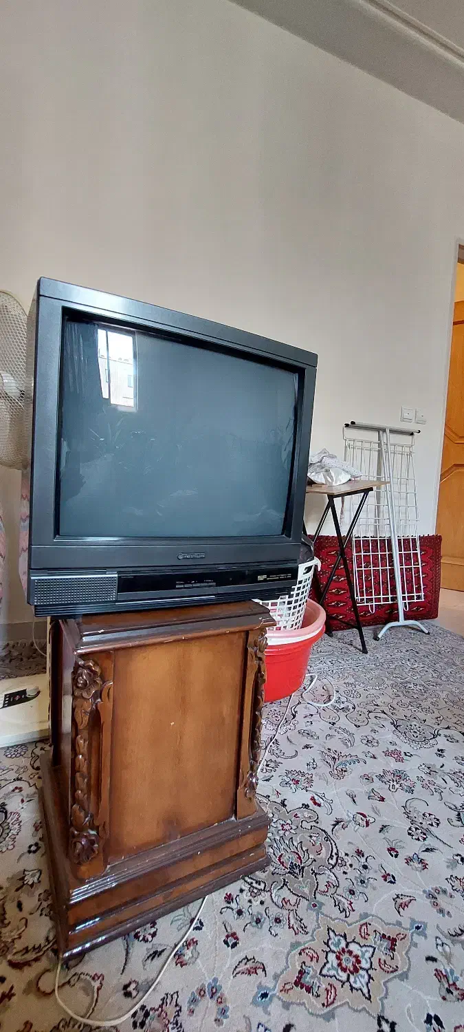 تلویزیون قدیمی کاملا سالم هیتاچی اصل ژاپن|تلویزیون و پروژکتور|اصفهان, سروستان|دیوار