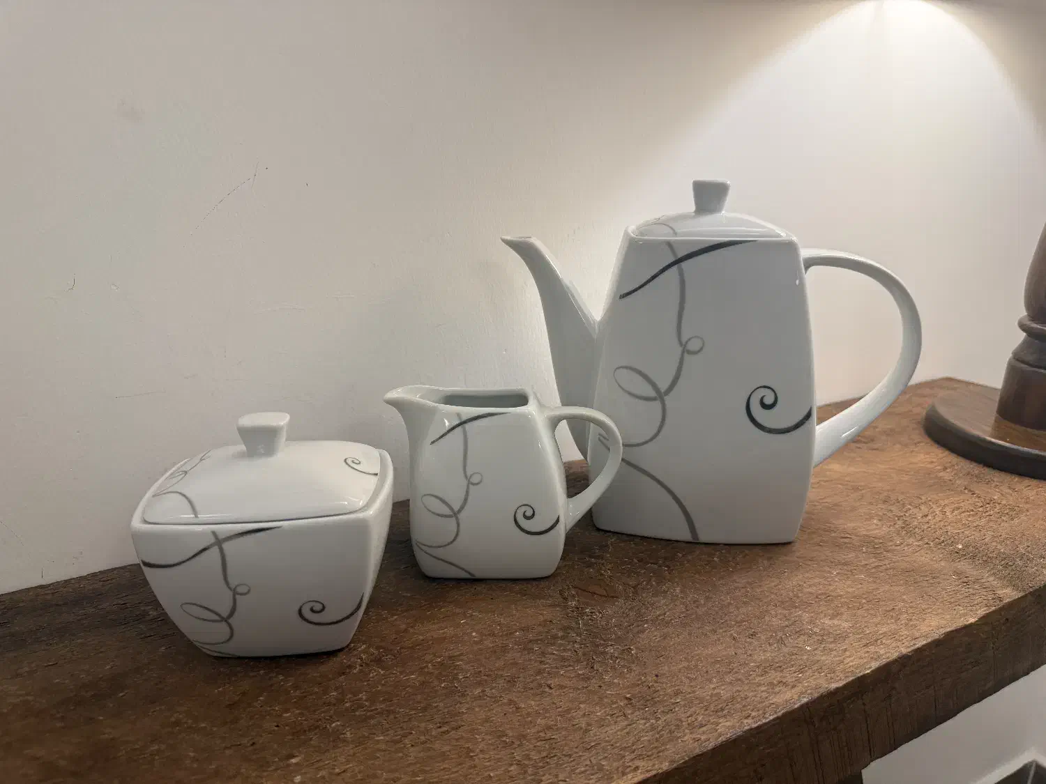 سرویس چای خوری چینی (قوری،قندان،جا شکری)|ظروف سرو و پذیرایی|بابل, |دیوار