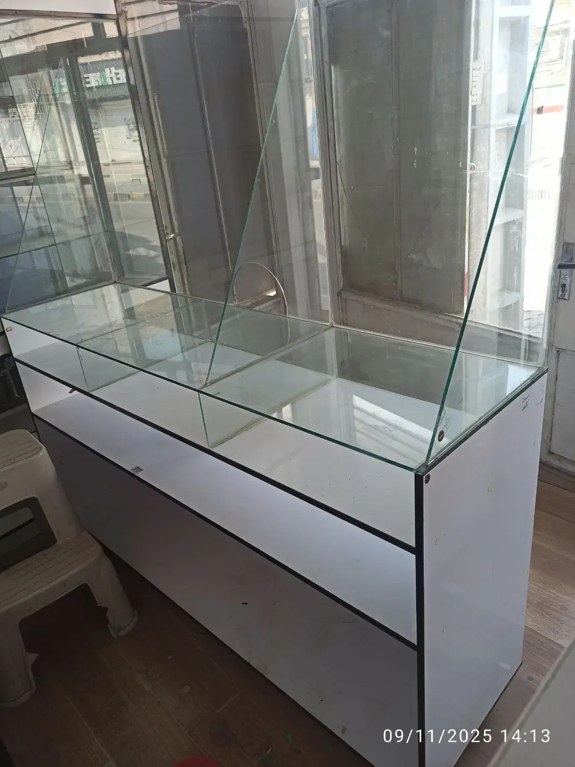 دو عدد ویترین و یک عدد میز تعمیرات|بوفه، ویترین، کنسول|بندر ماهشهر, |دیوار