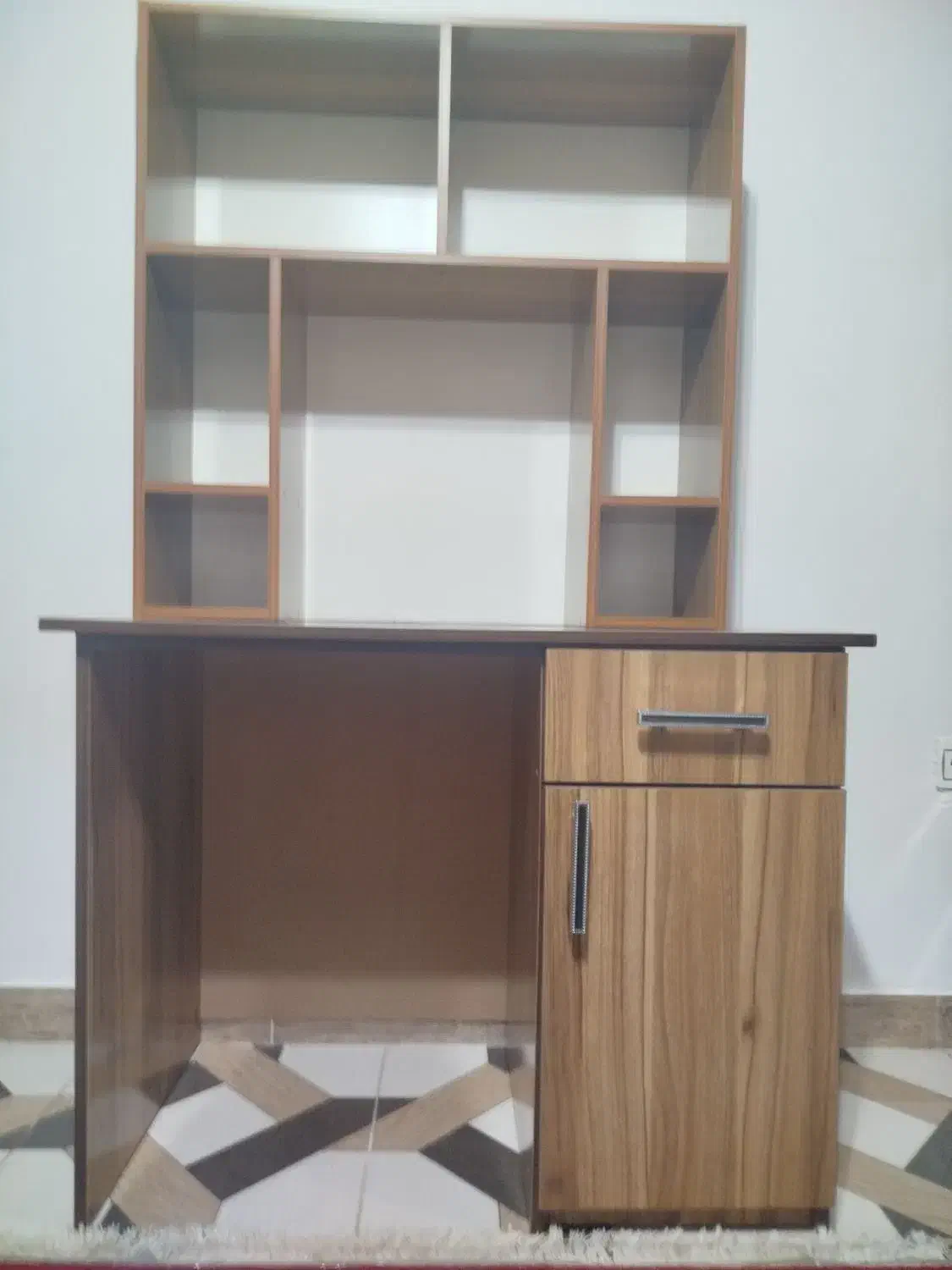 میز و کتاب خانه|کتابخانه، شلف، قفسه‌های دیواری|شفت, |دیوار