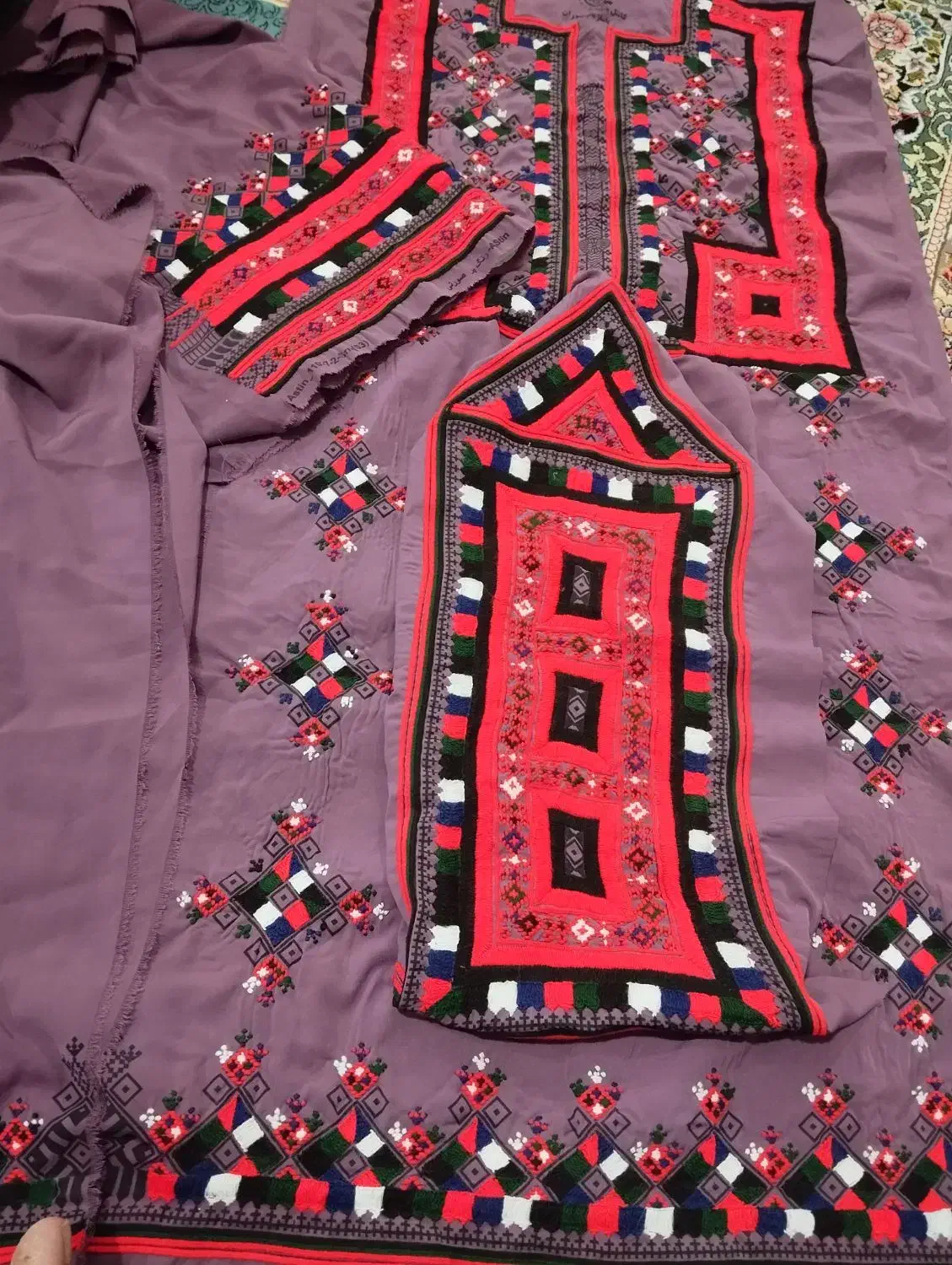 لباس دست دوز نو|لباس|سراوان, |دیوار